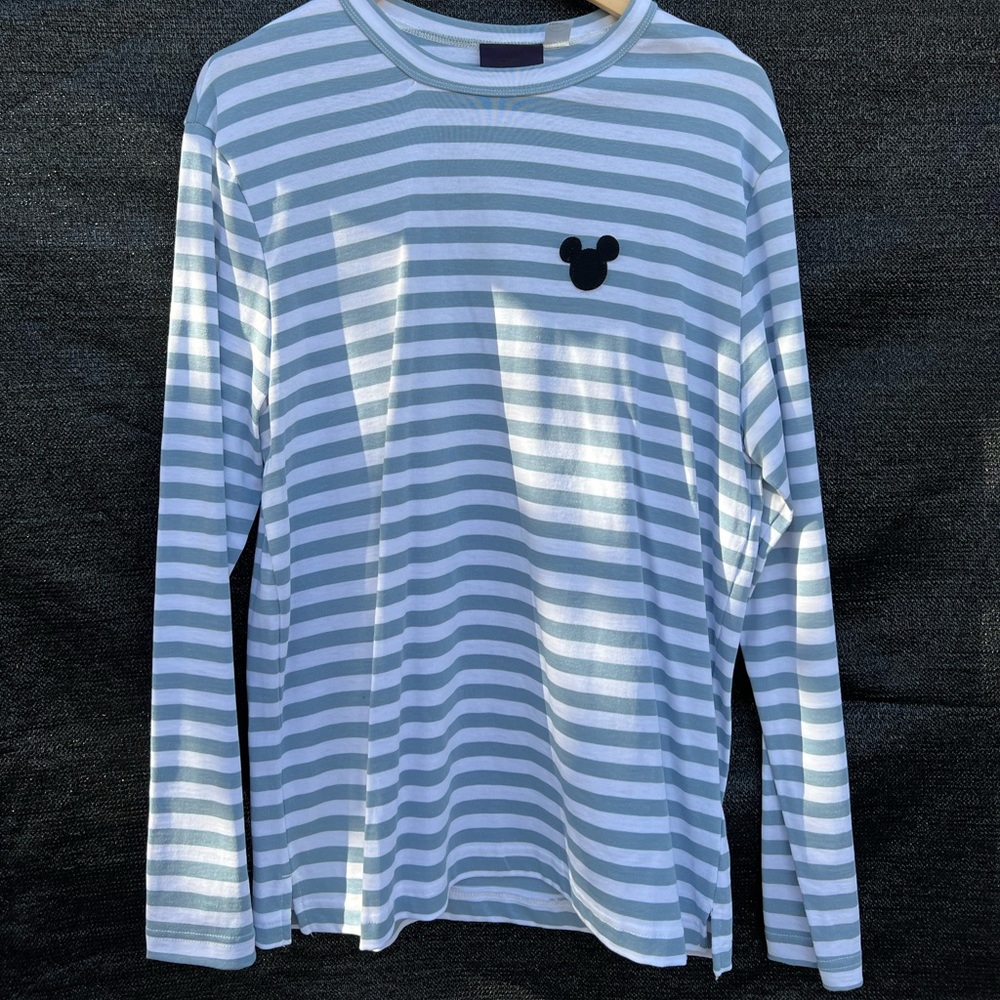 H&M mens Disney Mickey shirt